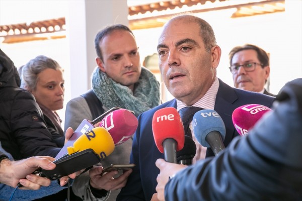 Amor (ATA) ve bien negociar la reforma del subsidio del desempleo con los agentes sociales