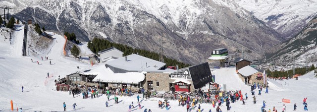 La llegada de la nieve y el frío permite ampliar el dominio esquiable de las estaciones del Grupo Aramón