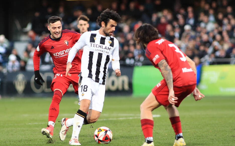 La versatilidad de la plantilla del Castellón, la mejor arma de Schreuder para paliar las bajas 
