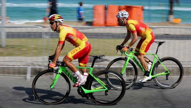 Van Avermaet, oro en fondo en carretera; Purito quinto