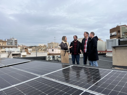 La Vall d'Uixó instala placas solares para abastecer de electricidad su mercado municipal