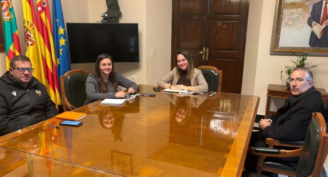 El Ayuntamiento y la Fedpecas se reúnen para coordinar el Congreso Nacional de Peñas de 2025
