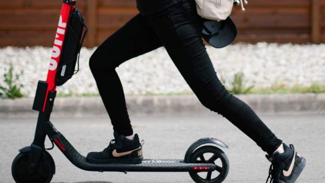 San Vicente obliga a los patinetes eléctricos a tener certificado de circulación