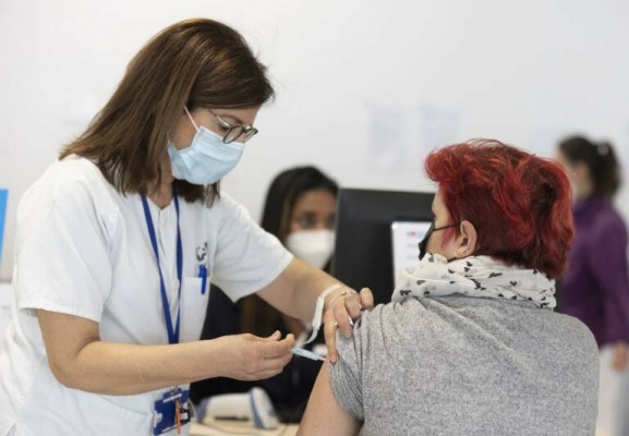 La vacuna contra la gripe y la covid se podrá pedir sin cita en los centros de salud desde este viernes
