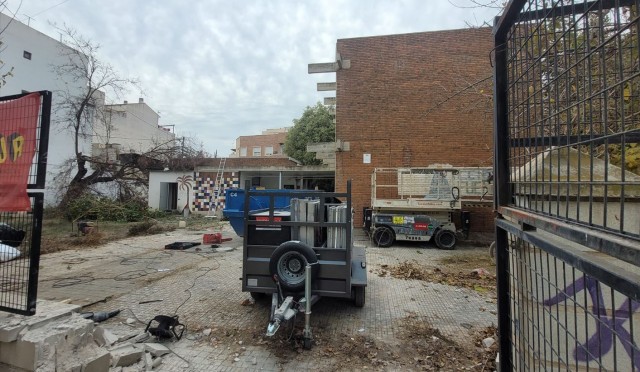 Servicios Profesionales Murcianos SL inicia el derribo del antiguo colegio de la Fuensanta de Beniaján 