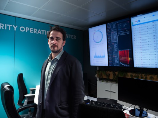 Cuatroochenta ficha a Fernando Denis para impulsar su marca de ciberseguridad en España