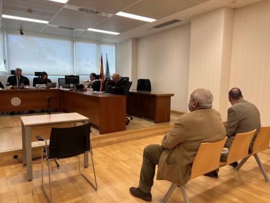 Moya, exalcalde de Bigastro, condenado a 4 años y medio de prisión por quedarse 312.000 euros
