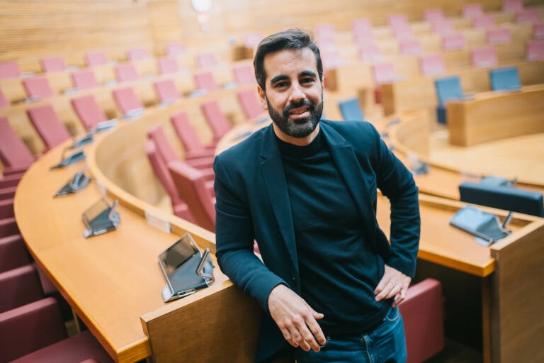 El PSPV se reorganiza en Les Corts tras la salida de Puig y la incorporación de diputados
