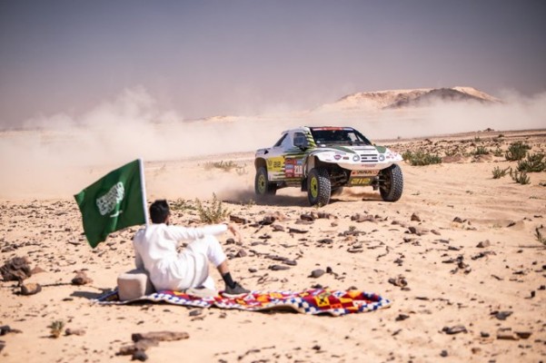 Loeb se estrena en este Dakar y Cornejo repite victoria y es nuevo líder en motos