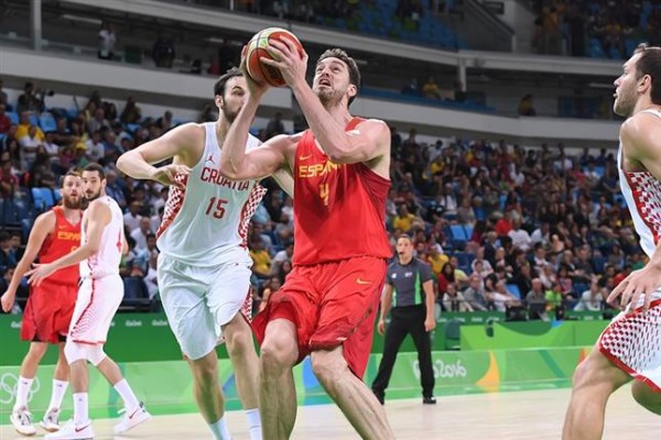 El baloncesto empieza con suerte dispar para ambas selecciones 