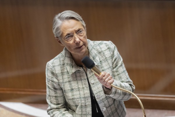 Dimite la primera ministra de Francia, Elisabeth Borne