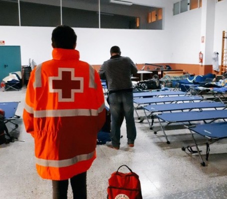 Alicante refuerza la atención a las personas sin hogar ante la bajada de las temperaturas