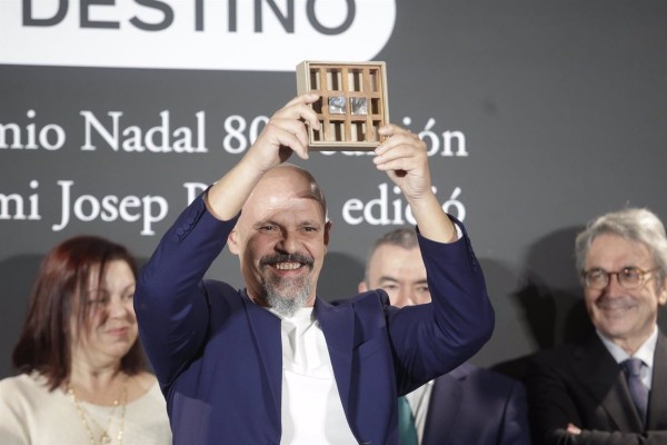 César Pérez Gellida gana el Premio Nadal 2024 con 'Bajo tierra seca'