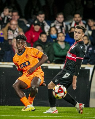 David Otorbi bate el récord de precocidad de Diego Ribera en el Valencia CF