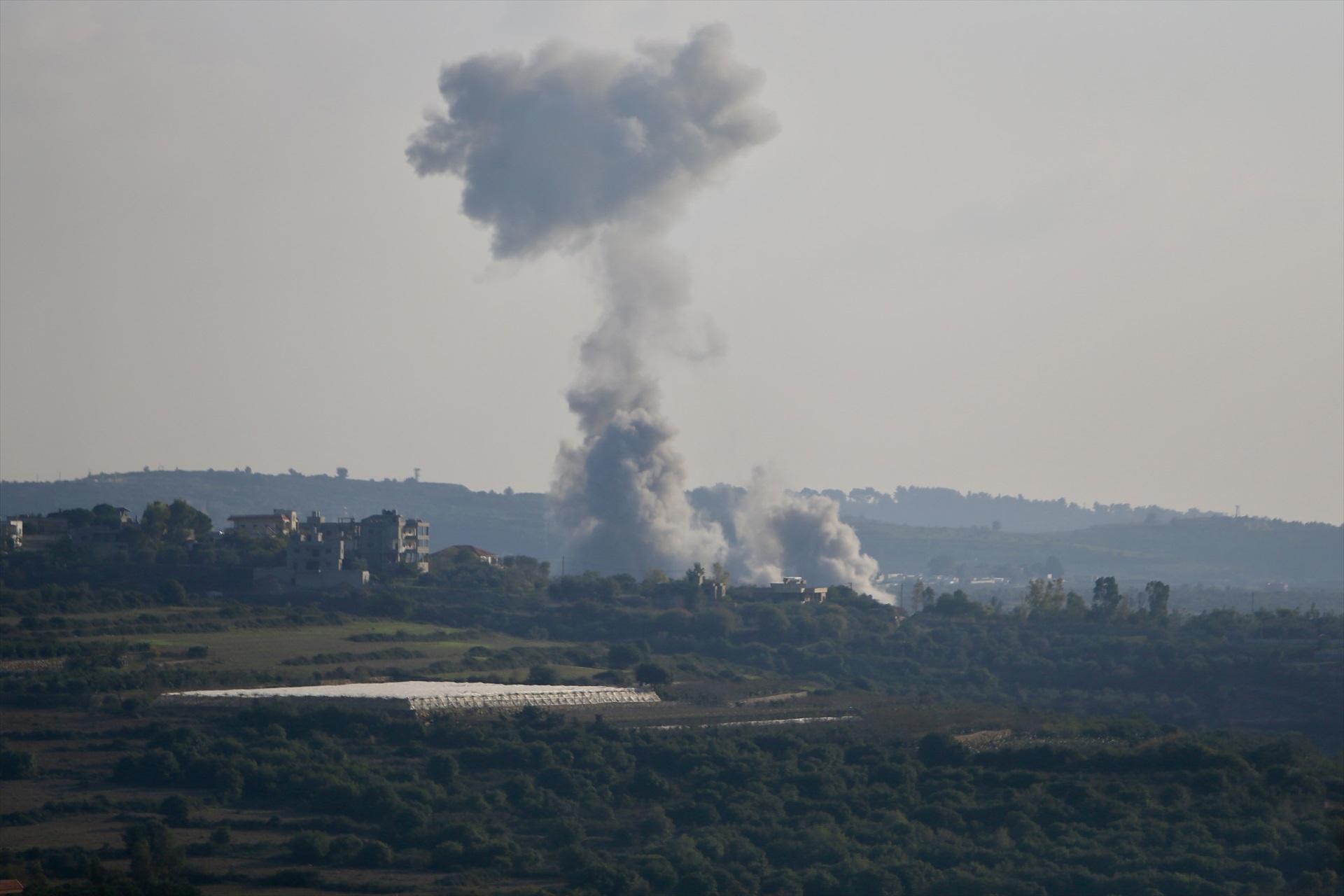 Hezbolá lanza más de 60 cohetes contra Israel en su 