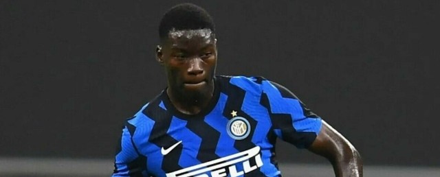 Agoumé se incorpora al Sevilla, que también ultima el fichaje de Muzambo