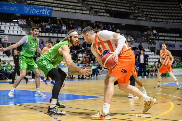 El Amics Castelló no puede con el Leyma Coruña tras plantar cara hasta el final