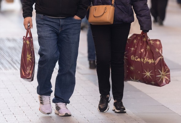 Los valencianos se gastarán una media de 100 euros en rebajas, según la Unión de Consumidores