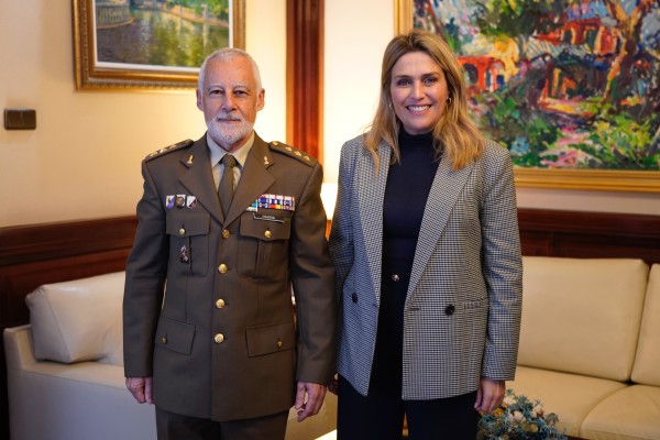 Barrachina recibe al nuevo subdelegado de Defensa en Castellón, Moisés Izquierdo de la Guerra

