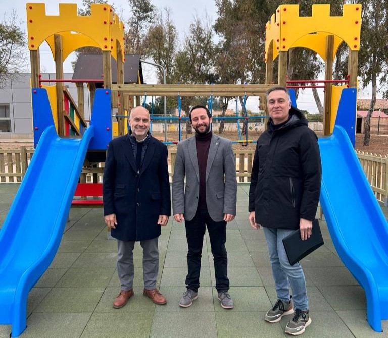 El barrio de Benadresa de Castelló ya dispone de parque infantil: 150 m2 de zona multijuego