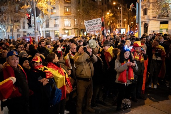 El PSOE denuncia en la Fiscalía la Nochevieja en Ferraz por delito de odio