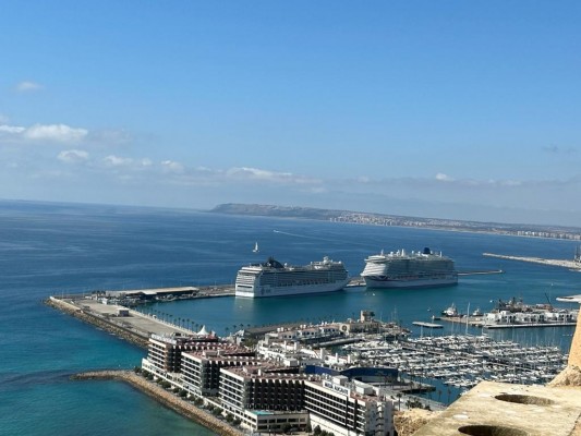 El crucero Iona, que llegaba a Alicante el 6 de enero, suspende su escala por el viento intenso previsto 