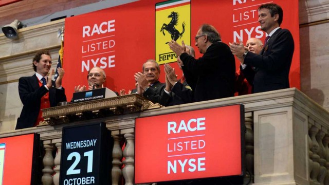 Ferrari cierra su primer día en bolsa subiendo un 5,77%