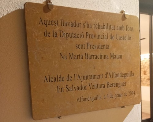 Compromís denuncia la colocación de una placa en la inauguración de los lavaderos de Alfondeguilla