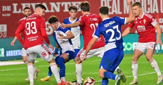 El Murcia ya está a 20 puntos del líder y más cerca del descenso que de la promoción de ascenso
