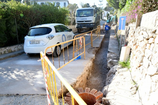 Xàbia invierte dos millones en renovar 13 kilómetros de tuberías de agua en las urbanizaciones y casco urbano

