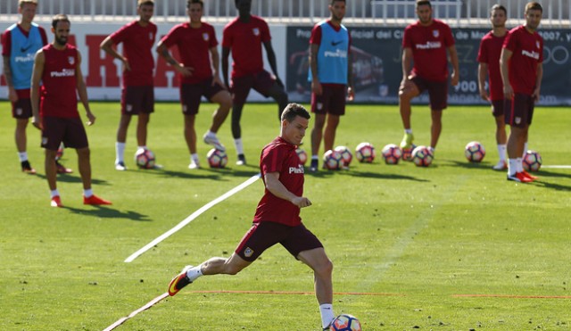 Simeone trabaja con toda su plantilla, excepto Borja Bastón