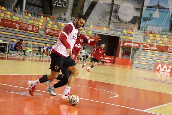 Tomaz pide 