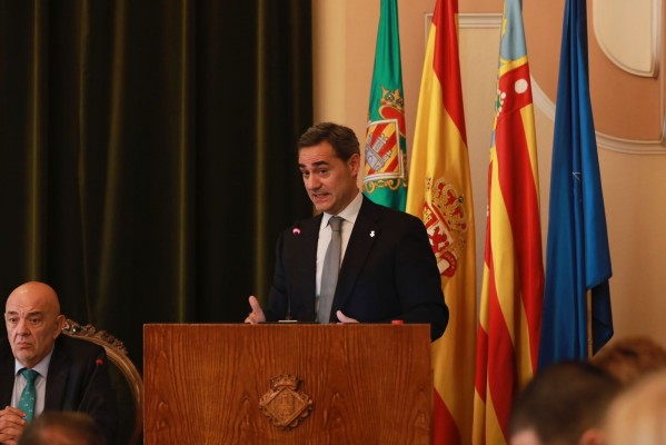 Vox reitera su compromiso de restaurar una cruz en Ribalta 