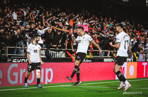 El Valencia impone su ley en el derbi