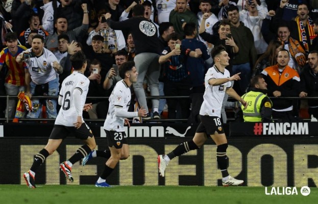 Yaremchuk y Pepelu avanzan al descanso al Valencia ante el Villarreal (2-0)

