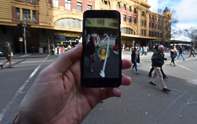 Robos, accidentes, altos niveles de adicción, aumento del consumo de datos y batería, riesgos de jugar a Pokémon GO

