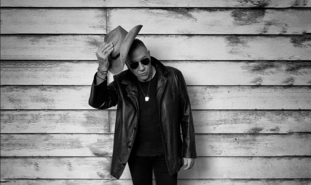 Revolver vuelve en 2024 con un disco de versiones