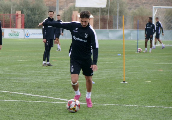 El Orihuela abre el mercado invernal con un fichaje y cuatro bajas
