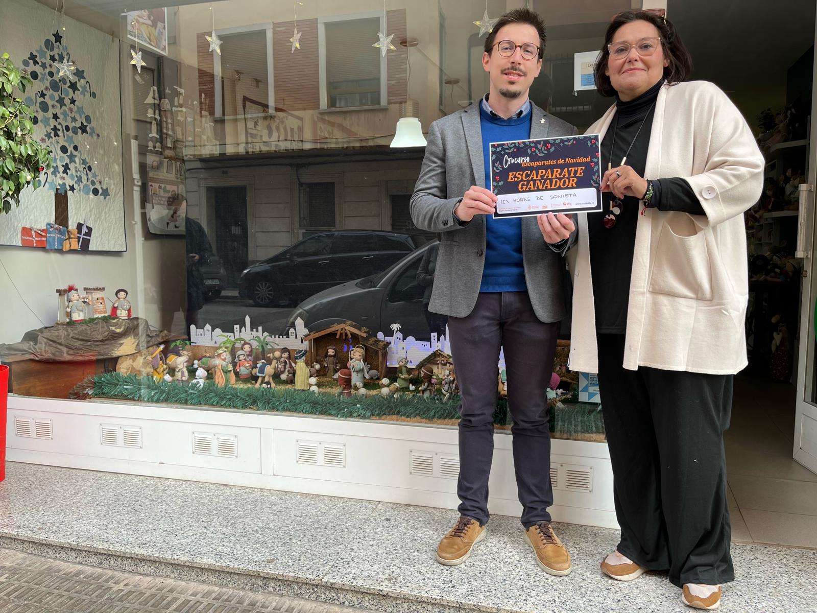 La tienda Les Hores de Sonieta gana el concurso de escaparates navideños de Castelló