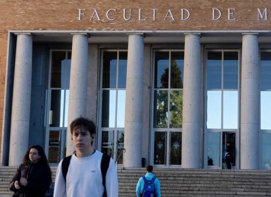 Casi 900.000 estudiantes en prácticas deberán cotizar a partir de hoy