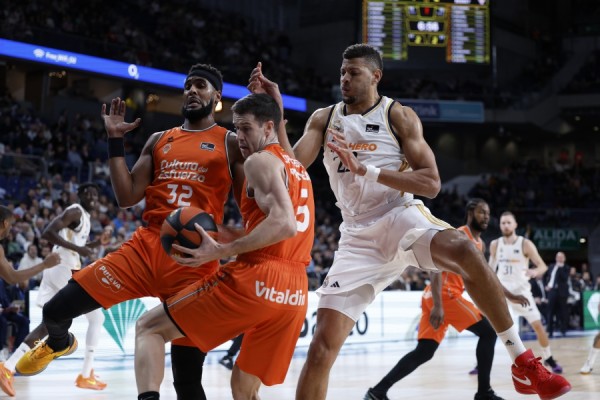 Valencia Basket despide el 2023 con un tropiezo en la pista del Real Madrid