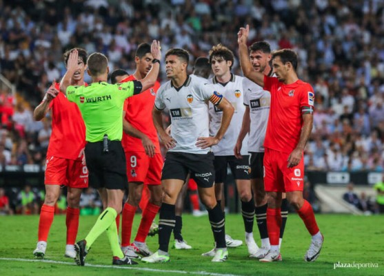 Paulista y Jaume podrían firmar ya por otros clubs aunque tienen cláusulas para seguir
