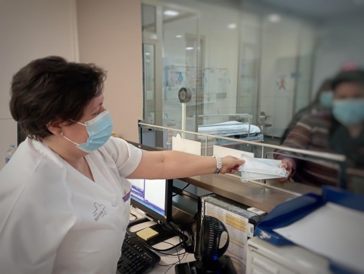 El SMS ofrece mascarillas gratuitas en los servicios de urgencias de hospitales y Atención Primaria
