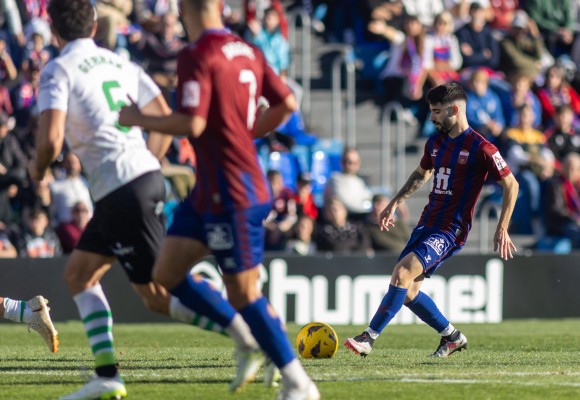 El Eldense pide contraprestación por 'Cris' Montes y se muestra abierto a ceder a Miguel Marí