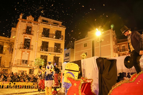 Los más pequeños viven las campanadas con antelación en la Nochevieja infantil de Onda