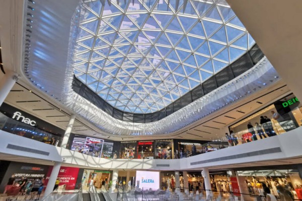 Un fondo sudafricano y otro maltés compran por 171 millones el centro comercial Salera