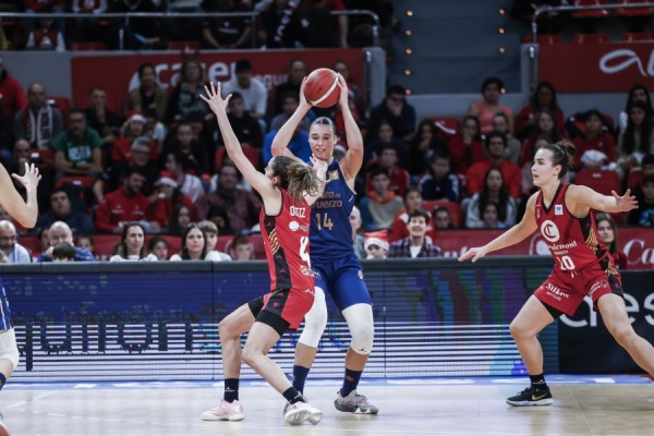 El Valencia Basket quiere confirmar su liderato en el debut de Anna Montañana en el Jairis
