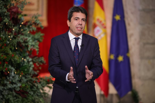 Mazón se compromete a reivindicar la financiación 