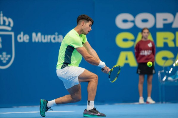 Alcaraz, con el oro olímpico entre ceja y ceja, quiere emular a Nadal, Agassi y Murray