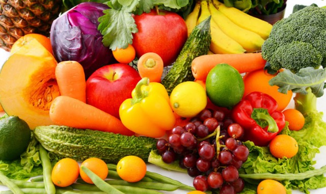 El consumo de frutas, verduras, zumos y agua ayuda a prevenir enfermedades bucodentales